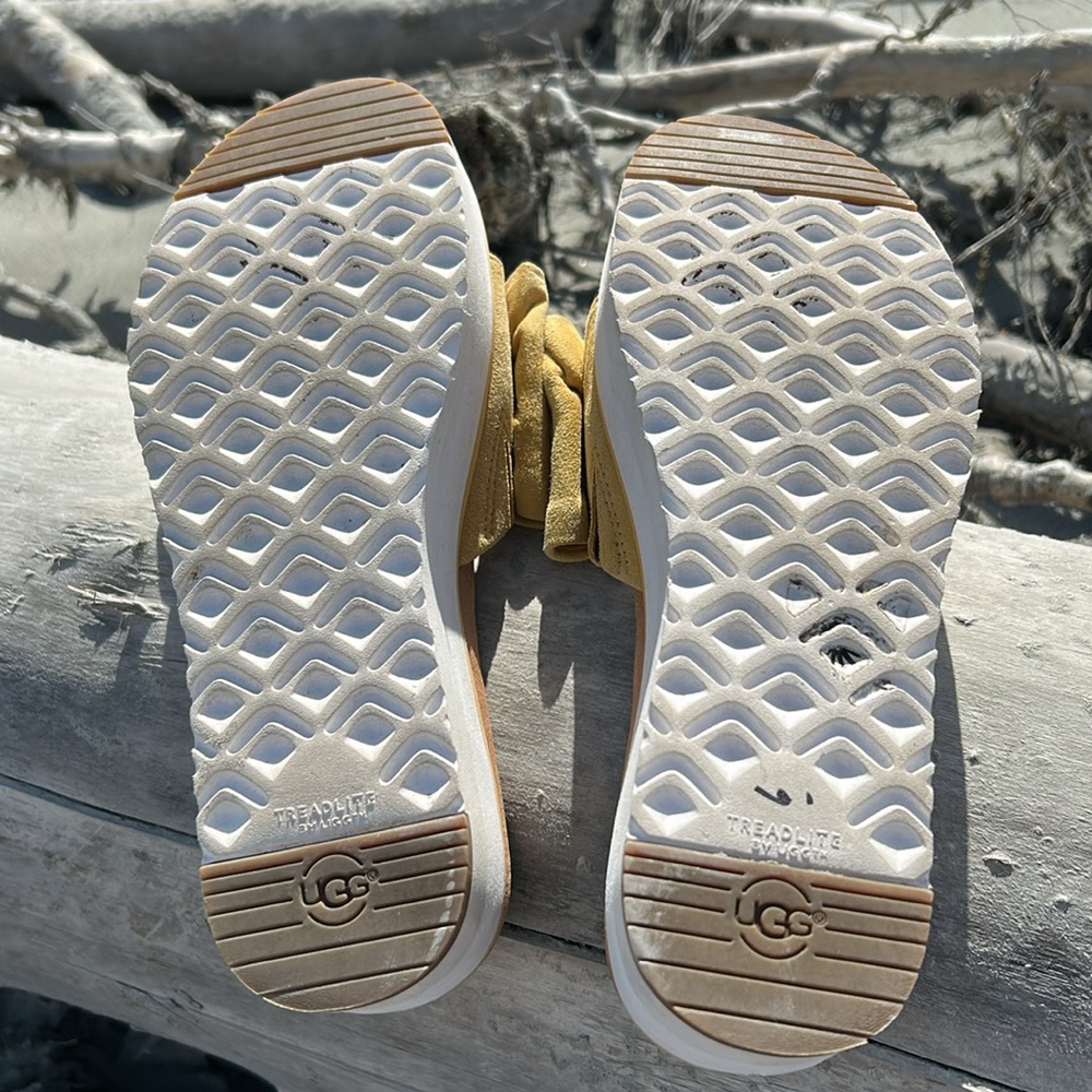 UGG Yellow Bow Platform Sandals Size 6.5 - Picture 13 of 16